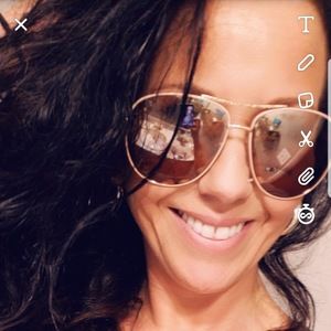 Meet your Posher, Crystal